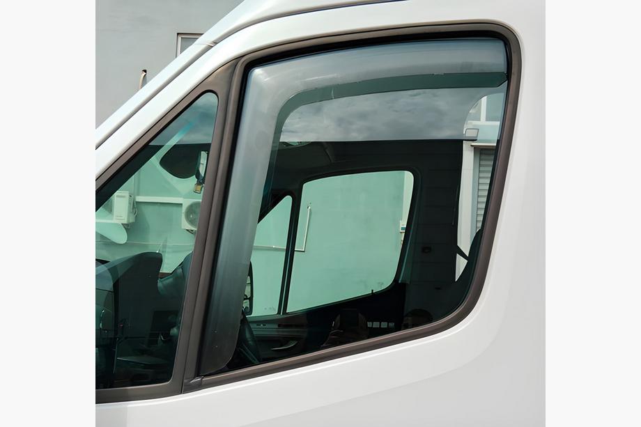Mercedes Sprinter W907/W910 2018- Deflettori finestrini da inserto (fumé, 2 pz, Cagatay) Foto 1