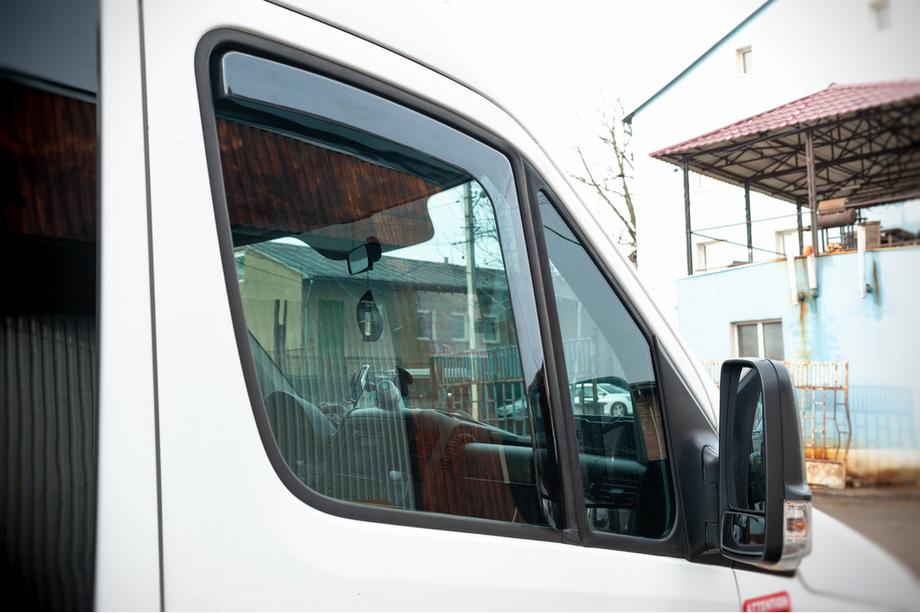 Volkswagen Crafter 2006-2016 Deflettori finestrini da inserto (fumé, 2 pz, Cagatay) Foto 5