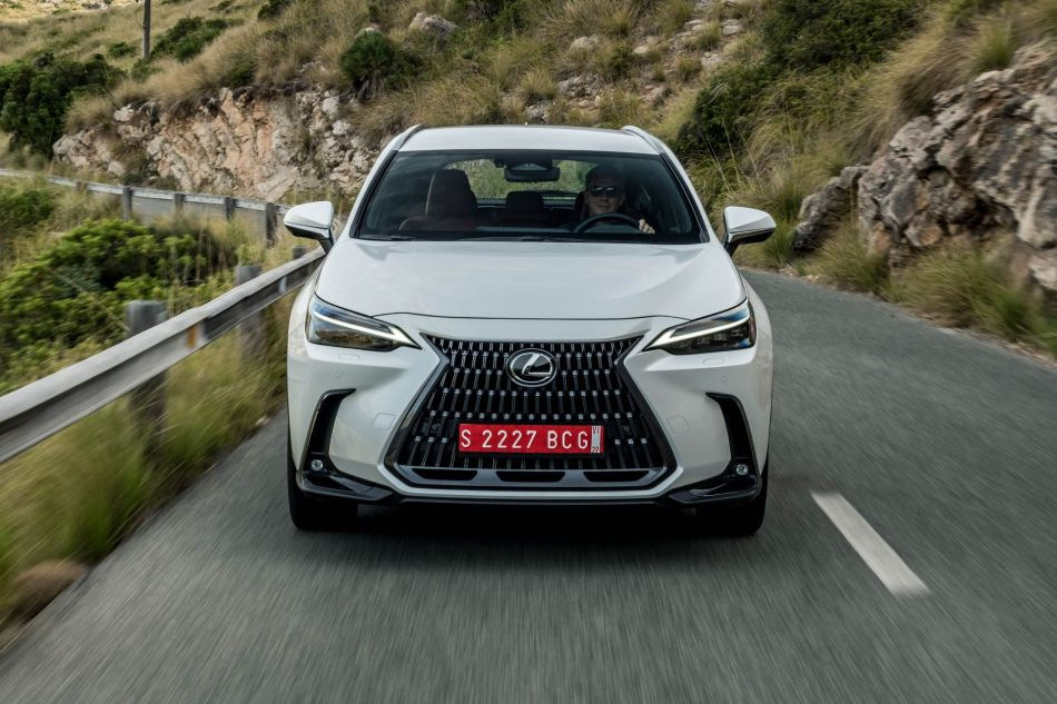 Recensione della generazione Lexus NX II: una combinazione di sportività e comfort