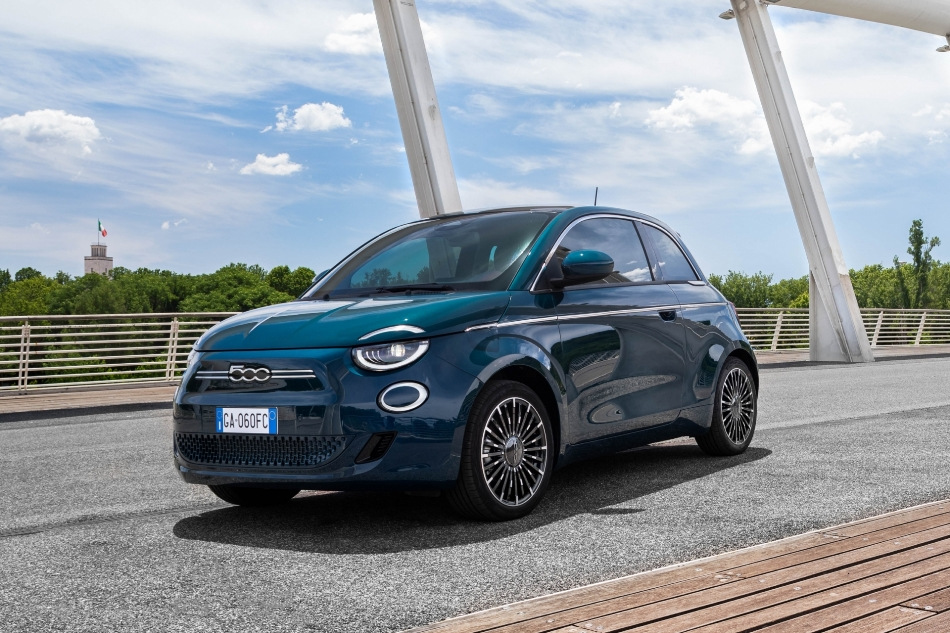 Recensione Fiat 500e: elegante berlina elettrica