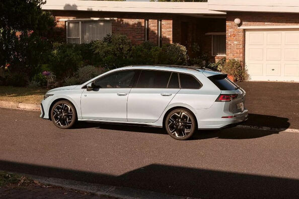 Recensione della Volkswagen Golf Variant di ottava generazione del 2024 Foto 2