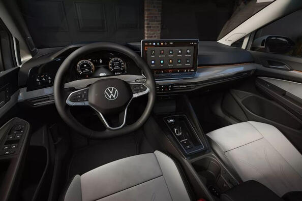 Recensione della Volkswagen Golf Variant di ottava generazione del 2024 Foto 5