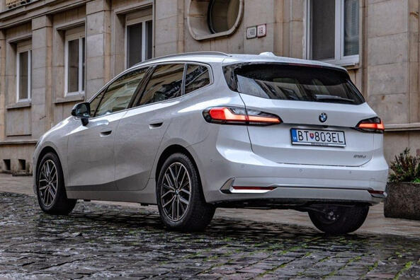 Recensione della seconda generazione del furgone compatto BMW Serie 2 Active Tourer Foto 4