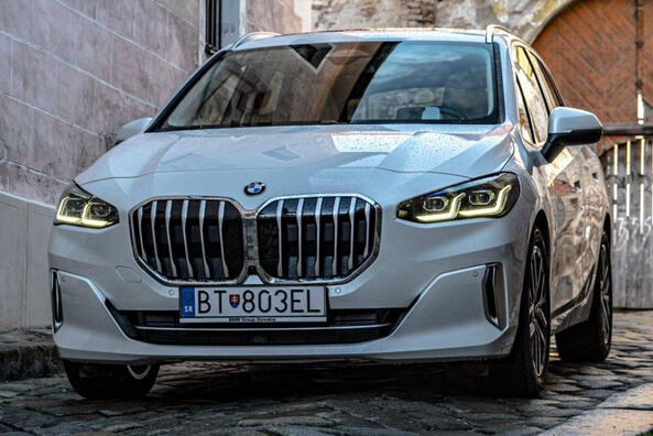 Recensione della seconda generazione del furgone compatto BMW Serie 2 Active Tourer Foto 2