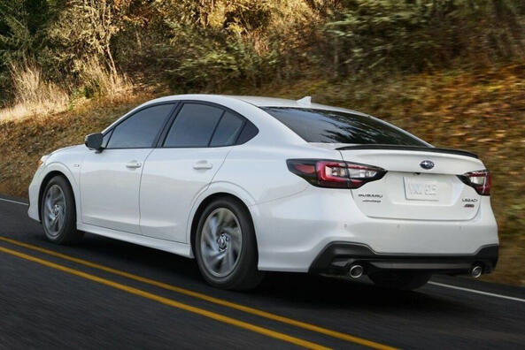 Subaru Legacy 2022: revisione della berlina di VII generazione aggiornata Foto 3
