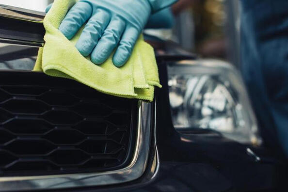 Come pulire correttamente la griglia del radiatore dell’auto?