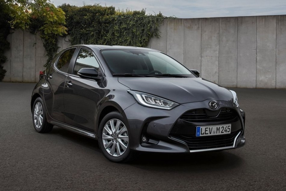 Mazda 2 berlina utilitaria ibrida