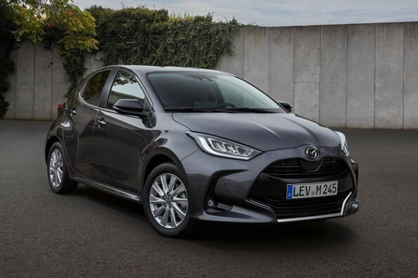Mazda 2 berlina utilitaria ibrida