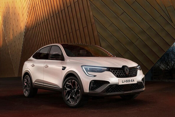 Recensione della versione restyling della Renault Arkana 2023