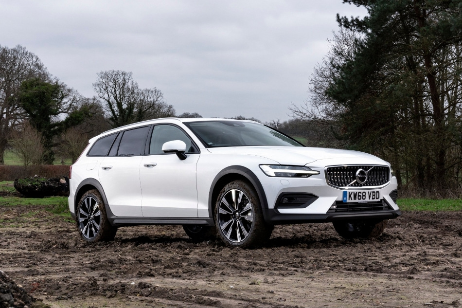 Revisione della station wagon Volvo V60 Cross Country di seconda generazione