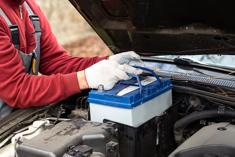 Come prolungare la vita della batteria di un’auto