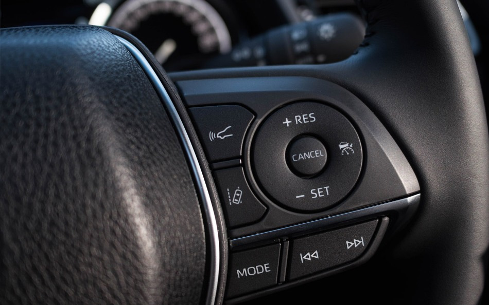 Pro e contro del cruise control in un’auto