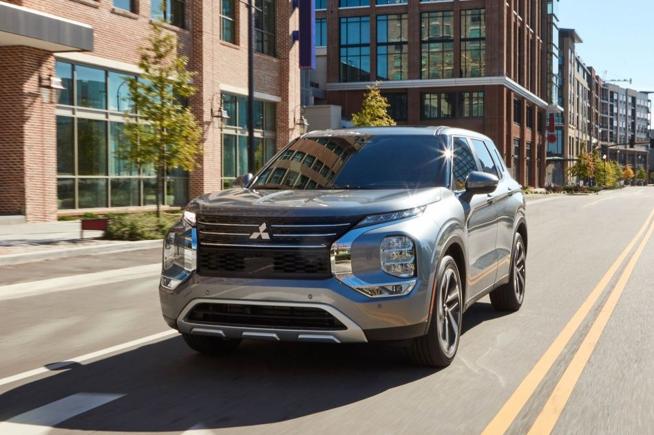 Revisione della quarta generazione di Mitsubishi Outlander