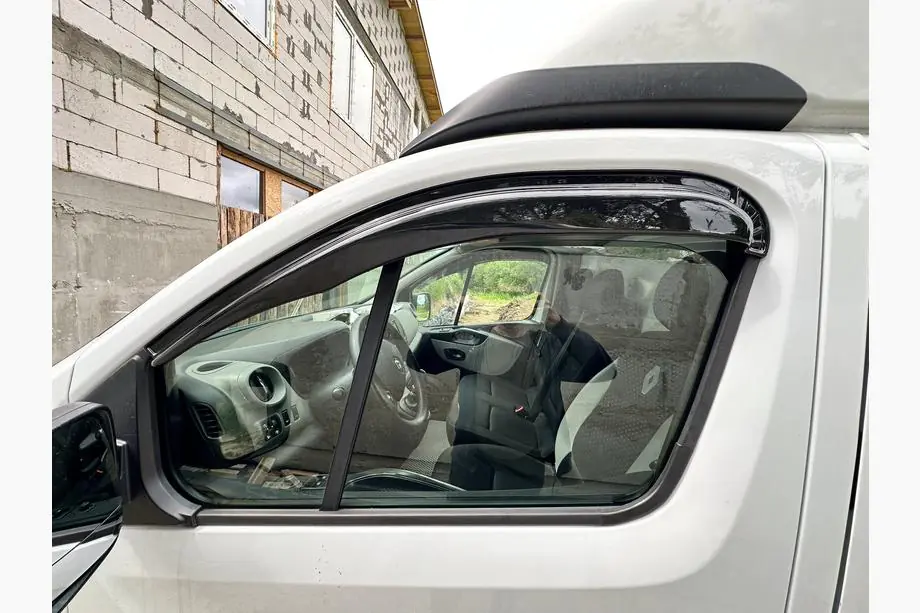 Opel Vivaro 2015-2019 Deflettori Finestrini EuroCap (2 pz) Foto 3