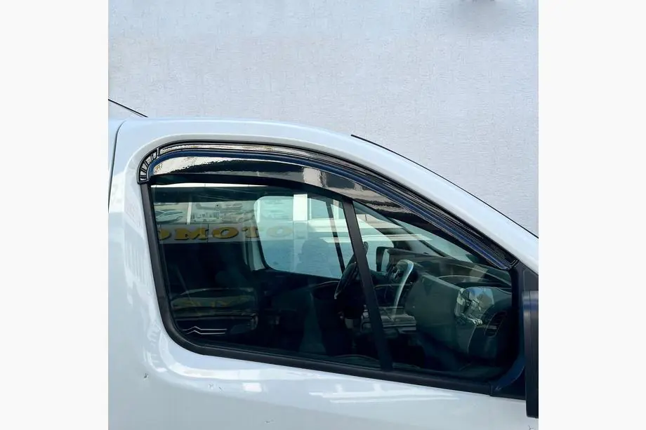 Opel Vivaro 2015-2019 Deflettori Finestrini EuroCap (2 pz) Foto 8
