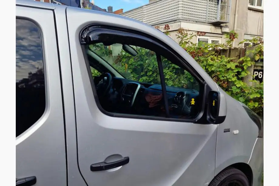 Opel Vivaro 2015-2019 Deflettori Finestrini EuroCap (2 pz) Foto 11