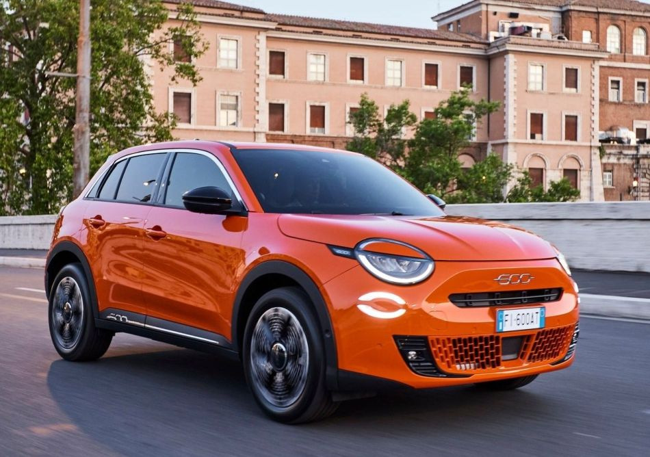 Recensione Fiat 600e: auto elettrica compatta dal fascino italiano