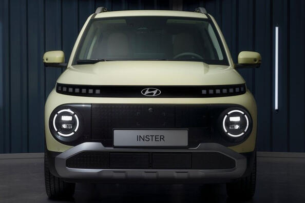 Recensione del crossover subcompatto elettrico Hyundai Inster
