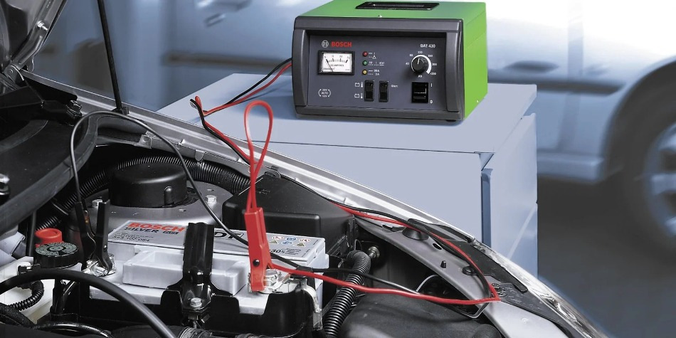 Perché la batteria di un’auto impiega molto tempo a caricarsi: ragioni e soluzioni