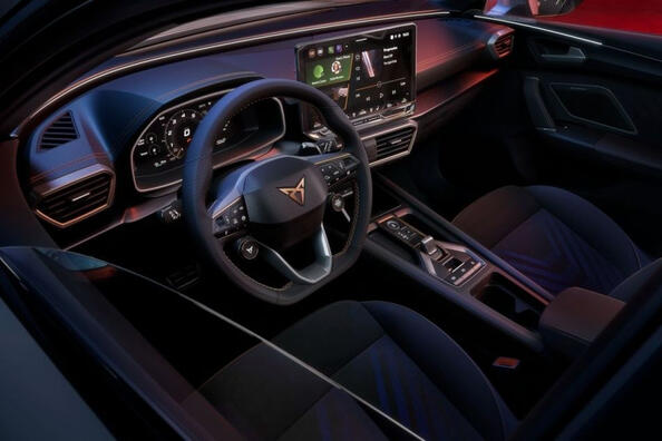 Cupra Leon Sportstourer 2024: recensione della station wagon aggiornata Foto 5