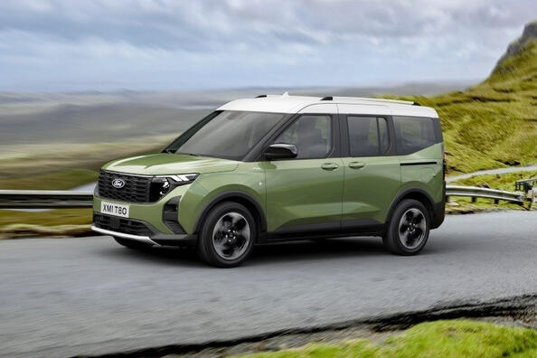 Recensione del Ford Tourneo Courier 2023 di seconda generazione Foto 3