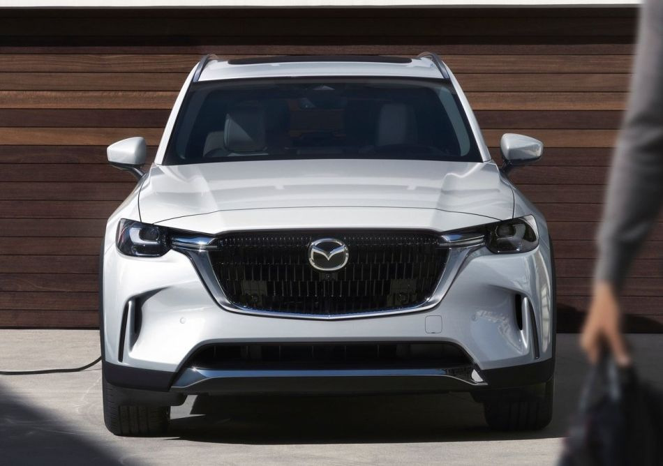 Revisione del crossover di punta a grandezza naturale Mazda CX-90