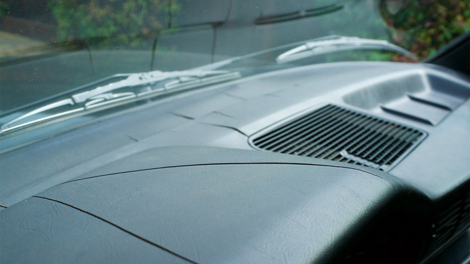 Come ripristinare la plastica negli interni dell’auto?