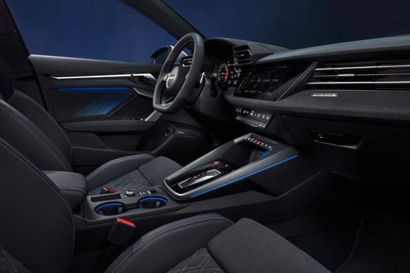 Revisione della berlina sportiva aggiornata Audi S3 Foto 6