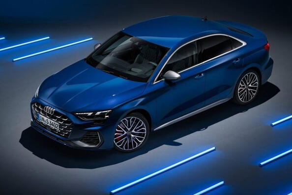 Revisione della berlina sportiva aggiornata Audi S3