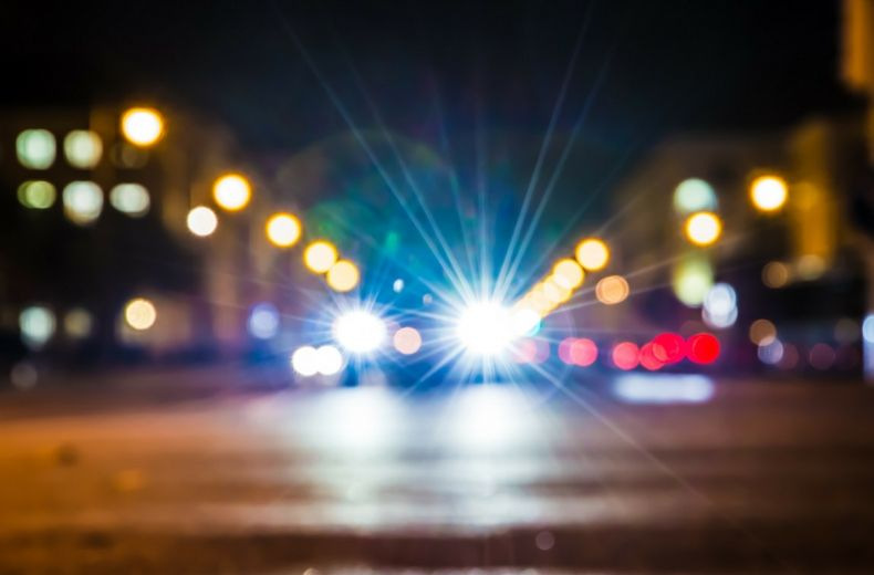 Perché un faro di un’auto brilla più di un altro: ragioni e cosa fare