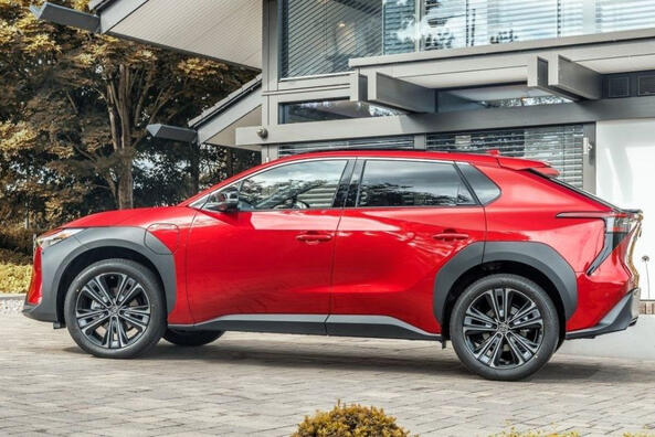 Recensione Toyota bZ4X: un nuovo sguardo alla mobilità elettrica Foto 3