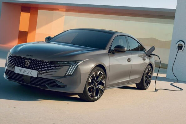 Peugeot 508 2023 aggiornata: un’elegante berlina francese Foto 2