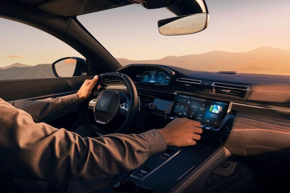 Peugeot 508 2023 aggiornata: un’elegante berlina francese Foto 5