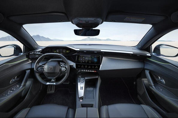 Recensione Peugeot 408: fastback elegante e tecnologica Foto 5