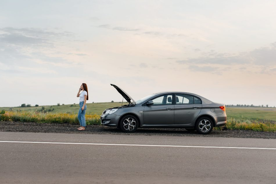 Cosa fare se l’auto si ferma in mezzo alla strada?