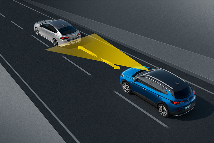 Cos’è il cruise control adattivo e come funziona?