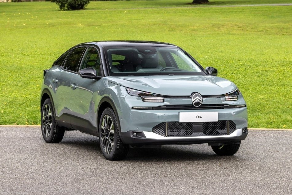 Recensione della berlina elettrica Citroen e-C4 2024