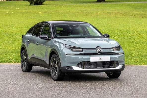 Recensione della berlina elettrica Citroen e-C4 2024