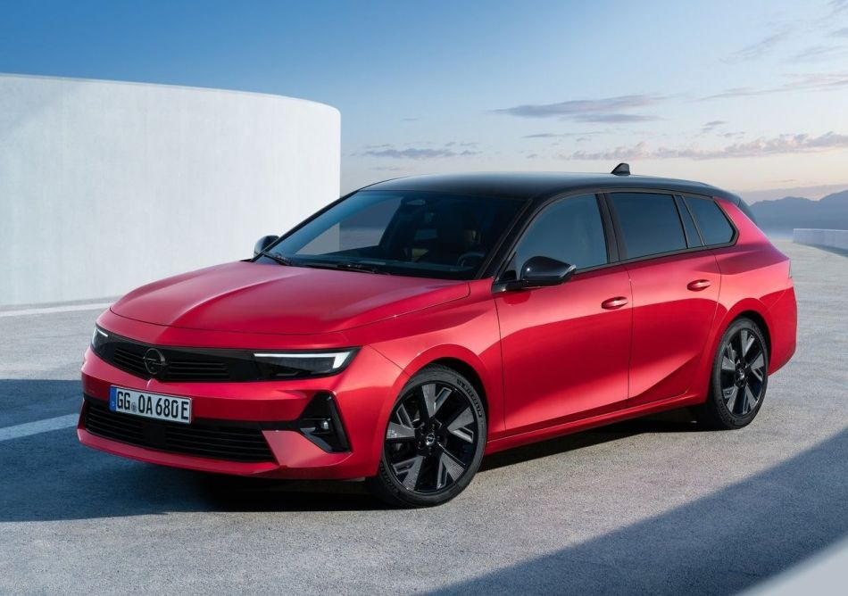 Recensione Opel Astra Sports Tourer Electric: una station wagon elettrica con carattere