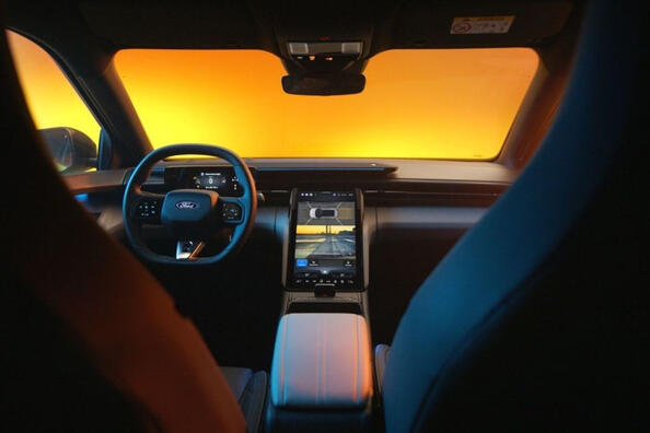 Recensione Ford Capri 2024: la rinascita di un mito in forma elettrica Foto 5