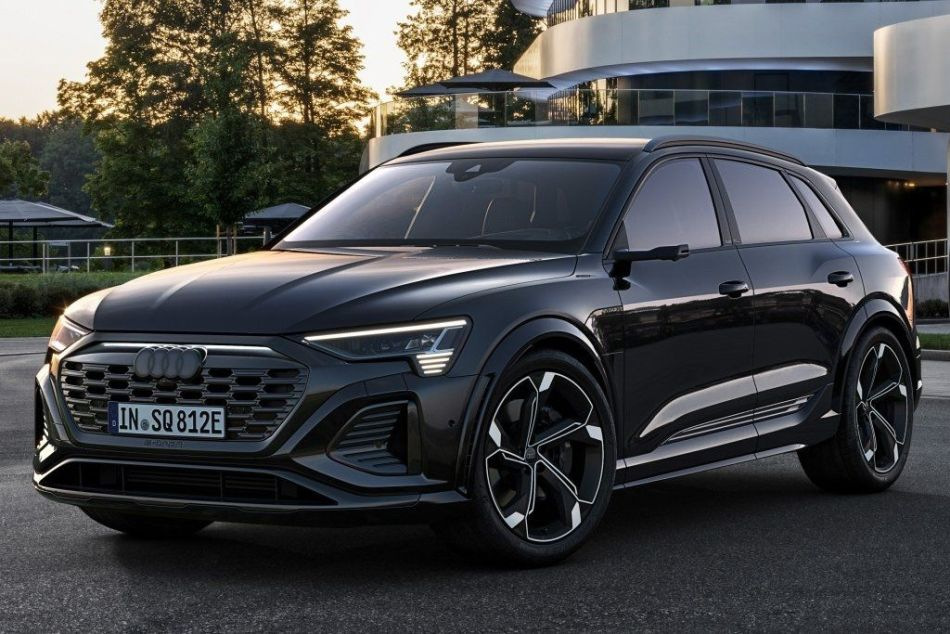 Recensione del crossover sportivo elettrico Audi SQ8 e-tron