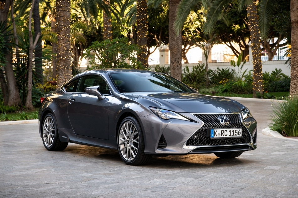 Panoramica del restyling della Lexus RC di prima generazione