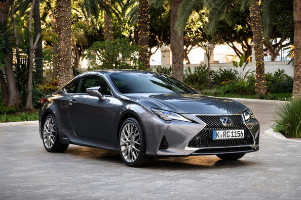 Panoramica del restyling della Lexus RC di prima generazione