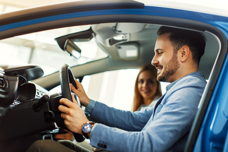 Scegliere la prima auto: consigli per i guidatori alle prime armi