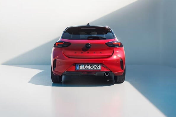 Recensione Opel Corsa F 2023: city car aggiornata Foto 4