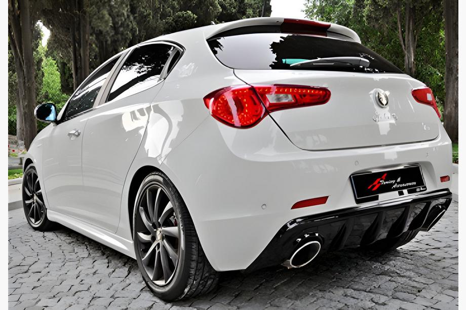 Alfa Romeo Giulietta 2010-2020 Diffusore Posteriore DPT V-1 (Nero Lucido) Image
