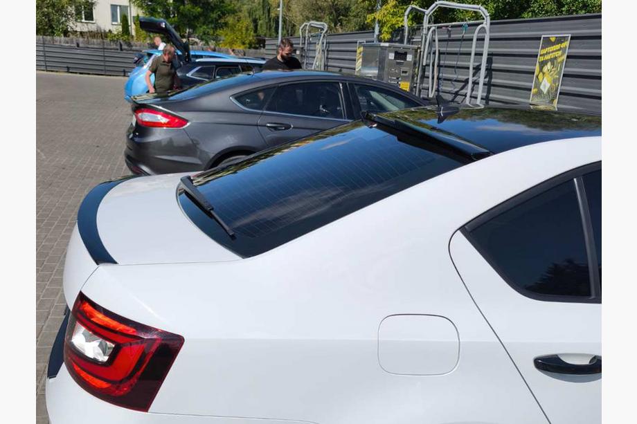 Skoda Octavia III A7 2013-2019 Spoiler DPT (Nero Lucido) Foto 5