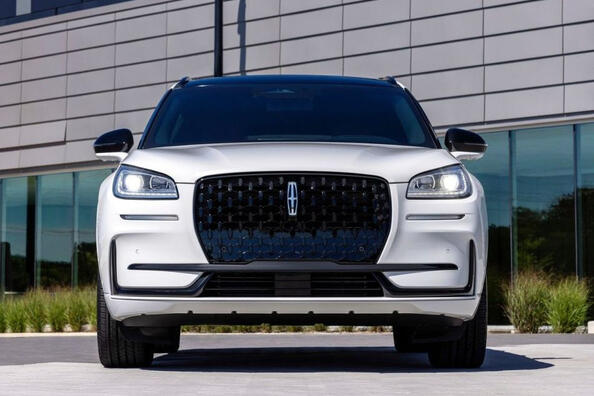 Recensione del crossover compatto di lusso Lincoln Corsair Foto 1