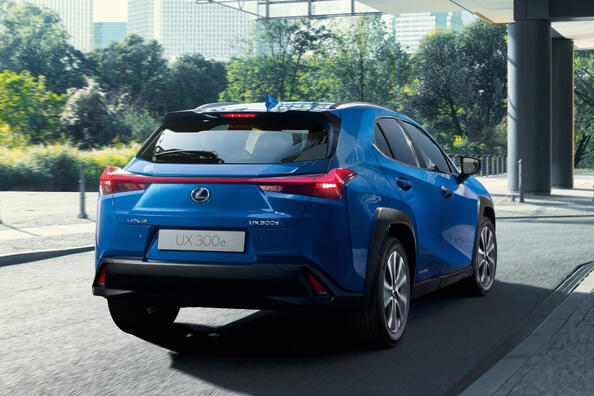 Lexus UX 300e: prova, specifiche, autonomia e batteria Foto 4