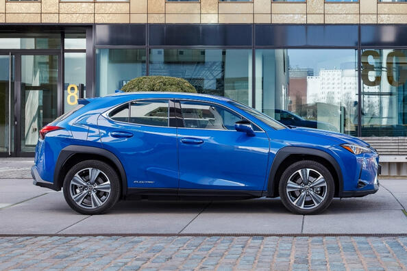 Lexus UX 300e: prova, specifiche, autonomia e batteria Foto 3